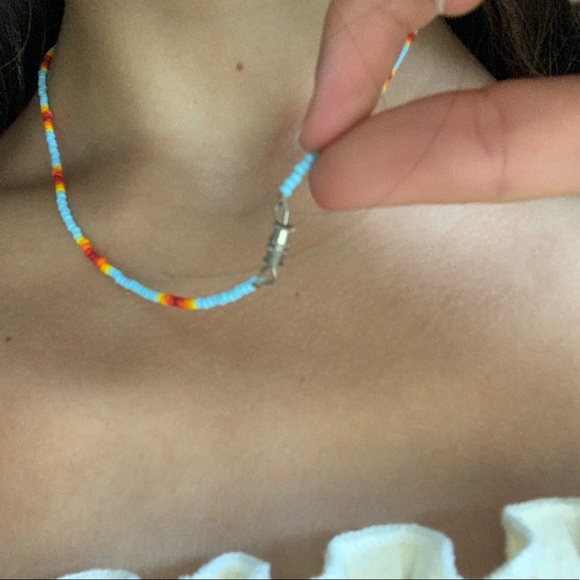 Beaded necklace - Picture 2 of 4